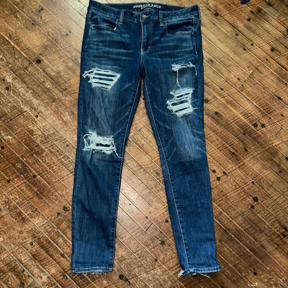American Eagle stretchy trendy distressed jeggings